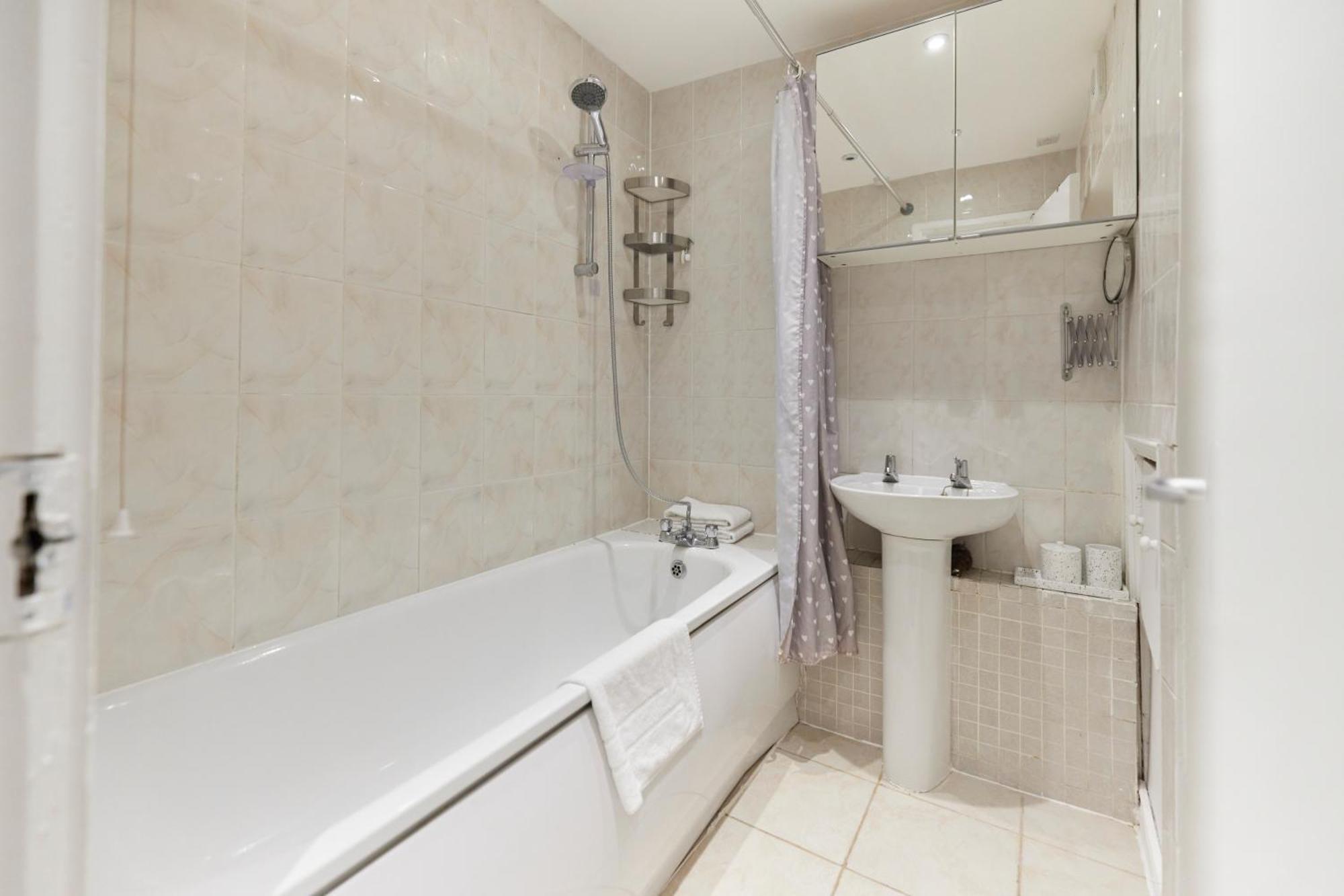 The Kennington Park Crib - Lovely 2Bdr Flat With Garden 런던 외부 사진