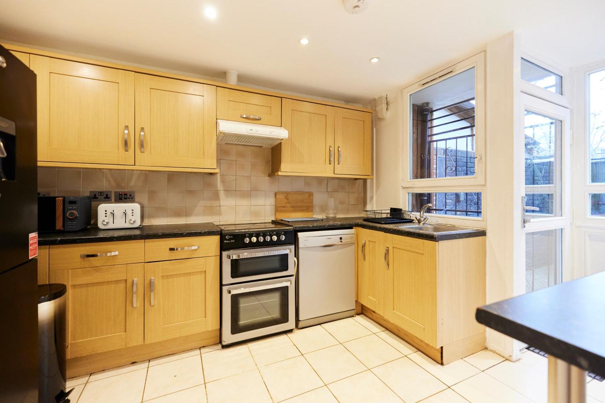 The Kennington Park Crib - Lovely 2Bdr Flat With Garden 런던 외부 사진